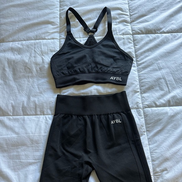 AYBL Motion Seamless Cycling Shorts and Reform Seamless Sports Bra - Picture 2 of 4